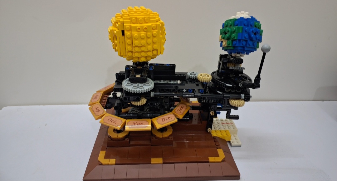 Earth-Sun-Moon LEGO DIY - Image 2